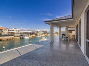 Luxury Waterfront Canal Estate With Private Jetty in Mandurah